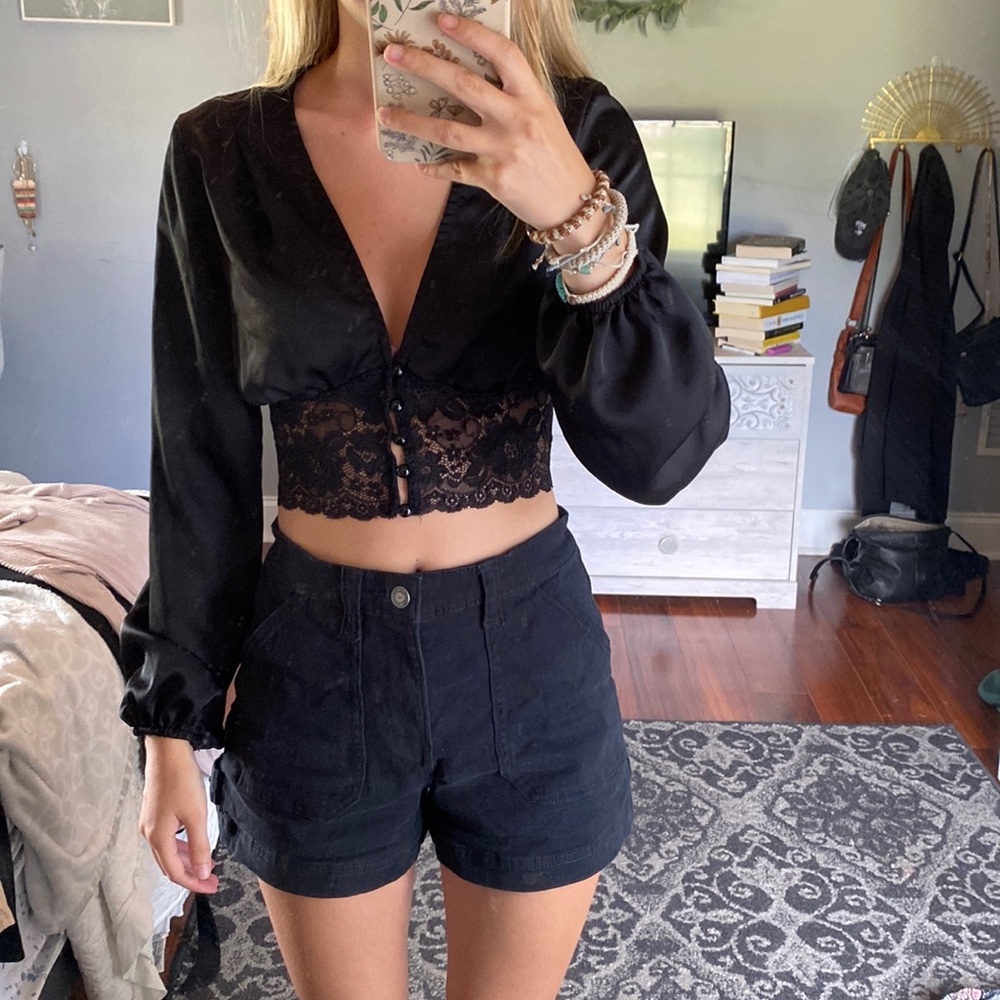 Cute black crop top!